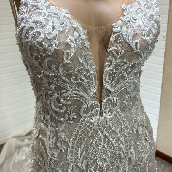 Isabella Talya Ivory Wedding Dress Fit & Flare with Train Size 0 - Picture 2 of 16